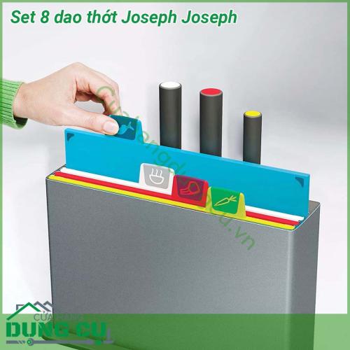 Bộ thớt kèm dao 8 món Joseph Joseph sử dụng chất liệu nhựa bền bỉ và dẻo dai hạn chế tình trạng bị biến dạng Kiểu dáng hiện đại với bề mặt thớt mịn rộng dễ dàng cắt thực phẩm rau củ quả  Lưỡi dao bằng thép không gỉ sắt bén cho vết cắt đẹp và chính xác