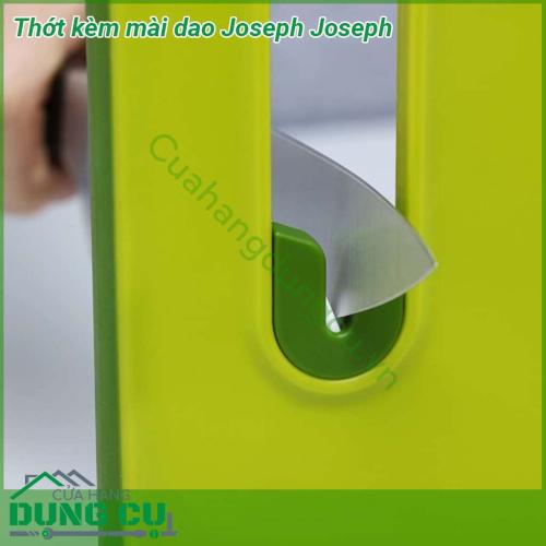 Thớt kèm mài dao Joseph Joseph được làm bằng chất liệu cao cấp có khả năng kháng khuẩn an toàn cho người dùng  Kèm đồ MÀI DAO bằng Ceramic phù hợp với tất cả các loại dao kim loại