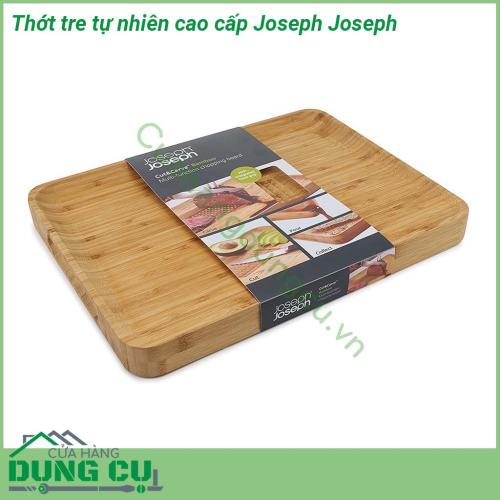 Thớt tre tự nhiên cao cấp Joseph Joseph được làm từ tre tự nhiên chắc chắn và cứng cáp  Hai bên thân có hốc tay cầm thuận tiện Thiết kế điêu khắc rãnh giữa thông minh giúp cố định thực phẩm khi cắt  