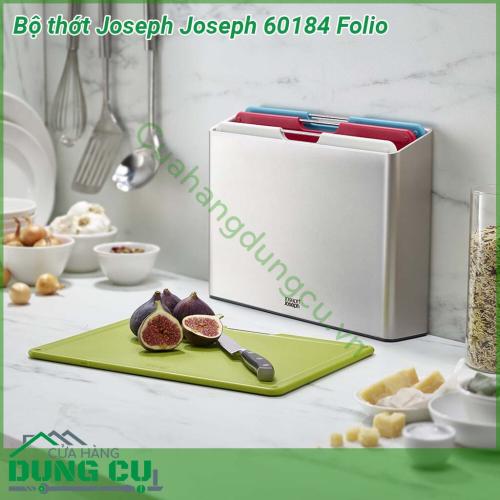 Bộ thớt Joseph Joseph 60184 Folio gồm 4 thớt với 4 mầu được làm từ nhựa không chứa BPA an toàn khi sử dụng Bộ thớt Joseph còn có thiết kế chân chống trượt Bề mặt cắt dễ làm sạch thân thiện với dao