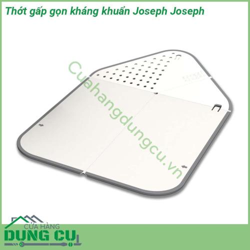 Thớt gấp gọn kháng khuẩn Joseph Joseph với thiết kế thông minh tăng độ tiện dụng thái xong gập lại đổ vào nồi không sợ bị rơi ra ngoài  Chất liệu nhựa polypropylene bền bỉ an toàn