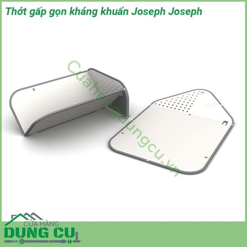 Thớt gấp gọn kháng khuẩn Joseph Joseph với thiết kế thông minh tăng độ tiện dụng thái xong gập lại đổ vào nồi không sợ bị rơi ra ngoài  Chất liệu nhựa polypropylene bền bỉ an toàn