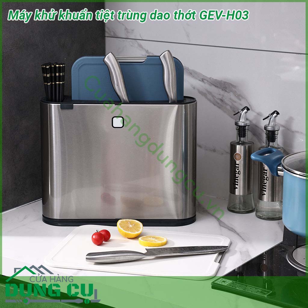 Máy khử khuẩn tiệt trùng dao thớt GEV-H03 thiết kế sang trọng tinh tế với gam màu xám tăng thêm vẻ đẹp cho phòng bếp của bạn  Ngoài để sấy tiệt trùng thì các chị còn có thể tận dụng làm chỗ để luôn dao thớt thìa dĩa