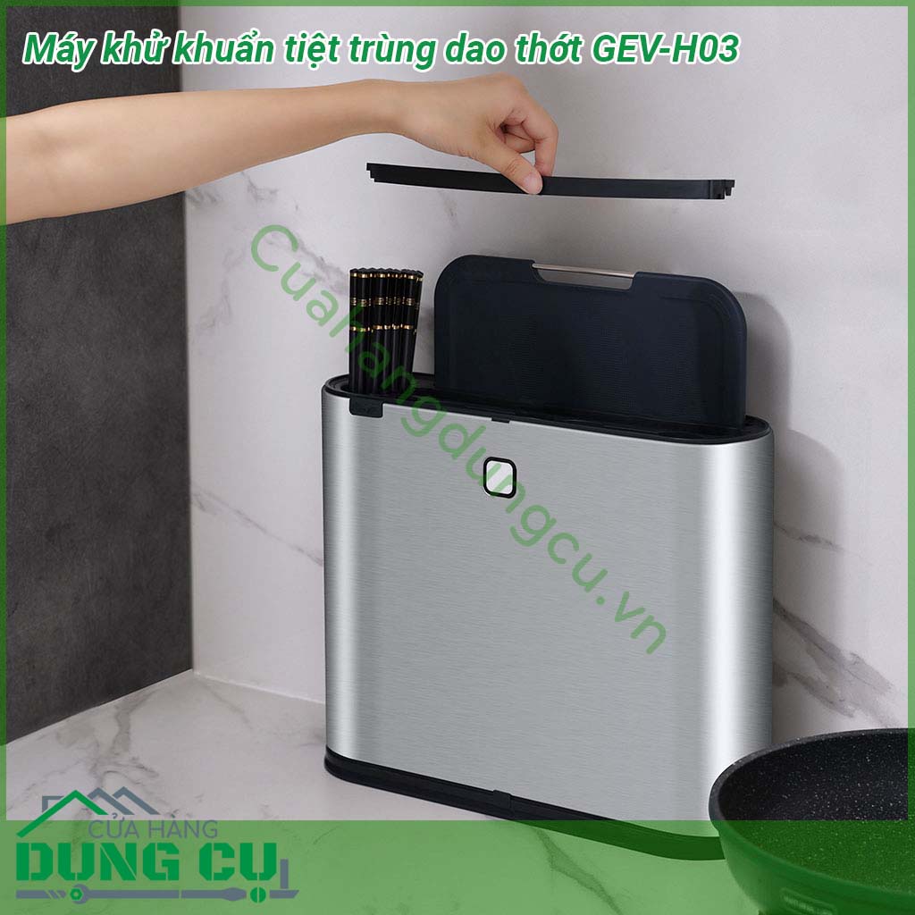 Máy khử khuẩn tiệt trùng dao thớt GEV-H03 thiết kế sang trọng tinh tế với gam màu xám tăng thêm vẻ đẹp cho phòng bếp của bạn  Ngoài để sấy tiệt trùng thì các chị còn có thể tận dụng làm chỗ để luôn dao thớt thìa dĩa