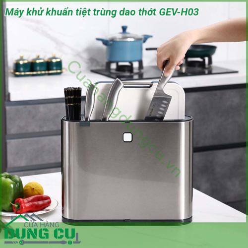 Máy khử khuẩn tiệt trùng dao thớt GEV-H03 thiết kế sang trọng tinh tế với gam màu xám tăng thêm vẻ đẹp cho phòng bếp của bạn  Ngoài để sấy tiệt trùng thì các chị còn có thể tận dụng làm chỗ để luôn dao thớt thìa dĩa