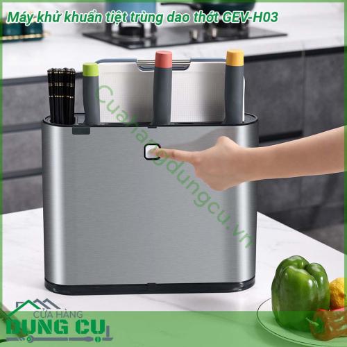 Máy khử khuẩn tiệt trùng dao thớt GEV-H03 thiết kế sang trọng tinh tế với gam màu xám tăng thêm vẻ đẹp cho phòng bếp của bạn  Ngoài để sấy tiệt trùng thì các chị còn có thể tận dụng làm chỗ để luôn dao thớt thìa dĩa