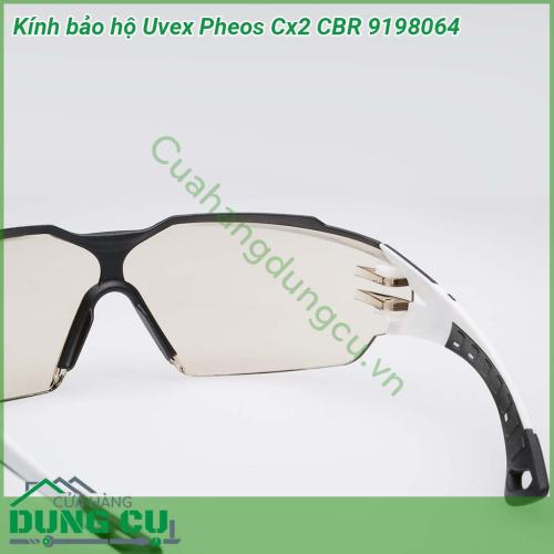 Kính bảo hộ Uvex Pheos Cx2 CBR 9198064 nhẹ cùng với thiết kế ôm sát khuôn mặt bảo vệ toàn bộ vùng mắt  Đệm mũi silicon mềm dẻo hơn giúp người dùng cảm thấy thoải mái dễ chịu  Phần gọng mắt kính Uvex sử dụng nhựa dẻo rất bền chắc