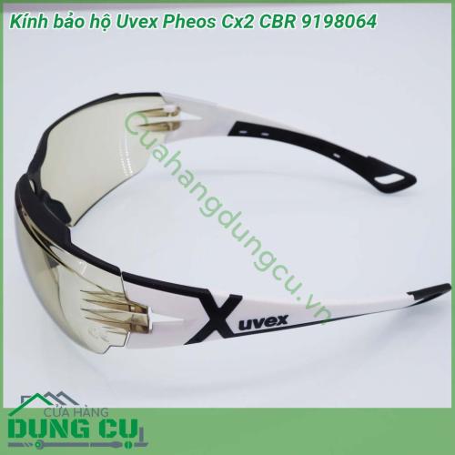 Kính bảo hộ Uvex Pheos Cx2 CBR 9198064 nhẹ cùng với thiết kế ôm sát khuôn mặt bảo vệ toàn bộ vùng mắt  Đệm mũi silicon mềm dẻo hơn giúp người dùng cảm thấy thoải mái dễ chịu  Phần gọng mắt kính Uvex sử dụng nhựa dẻo rất bền chắc