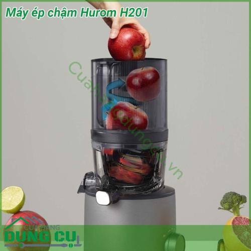 Máy ép trái cây chậm cao cấp Hurom H201 có kích thước nhỏ với kiểu dáng sang trọng  vỏ ngoài được làm từ nhựa cao cấp chắc chắn bền bỉ không gây ra các chất độc hại luôn đảm bảo chất lượng an toàn vệ sinh thực phẩm