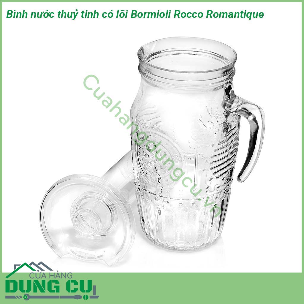 Bình nước thuỷ tinh có lõi Bormioli Rocco Romantique được làm bằng thủy tinh với thiết kế tinh tế tô thêm vẻ sang trọng và quý phái cho bất kỳ chiếc bàn nào  Bình nhỏ ở phía trong dùng để đựng đá giúp làm lạnh đồ uống mà không bị nhạt vị