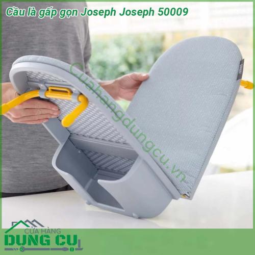 Cầu là gấp gọn Joseph Joseph 50009 thiết kế sáng tạo nhỏ gọn thông minh và độc đáo có thể gấp gọn khi dùng xong  Với ngăn chứa tích hợp để cất giữ bàn là có móc treo riêng biệt là giải pháp lý tưởng để bạn dễ dàng cất giữ