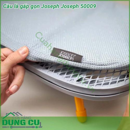 Cầu là gấp gọn Joseph Joseph 50009 thiết kế sáng tạo nhỏ gọn thông minh và độc đáo có thể gấp gọn khi dùng xong  Với ngăn chứa tích hợp để cất giữ bàn là có móc treo riêng biệt là giải pháp lý tưởng để bạn dễ dàng cất giữ