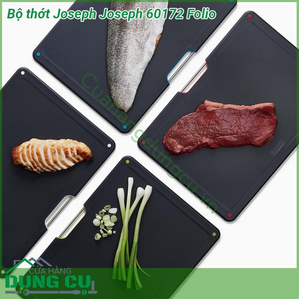 Bộ thớt Joseph Joseph 60172 Folio với thiết kế độc đáo và tiện lợi nhất tạo điều kiện thuận lợi cho việc chuẩn bị và chế biến thực phẩm Mỗi chiếc thớt cung cấp bề mặt cắt rộng rãi màu sắc tối giản và sang trọng