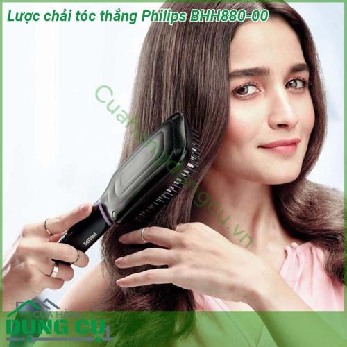 Lược chải tóc thẳng Philips BHH880-00 được thiết kế cách nhiệt giúp tránh bỏng tuyệt đối khi sử dụng Bề mặt gốm tản nhiệt PTC Tourmaline được sơn phủ một lớp dày làm giảm ma sát giữa tóc và lược cho bạn mái tóc thẳng không bị xơ rối