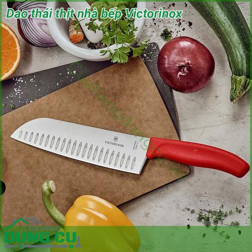 Dao thái thịt nhà bếp Victorinox được rèn nguyên chiếc từ một khối thép không gỉ  đảm bảo độ bền và khả năng chống chịu vượt trội cho một lưỡi cắt dài sắc bén  Tay cầm được thiết kế thoải mái chất liệu nhựa PP không độc hại chống bám bụi