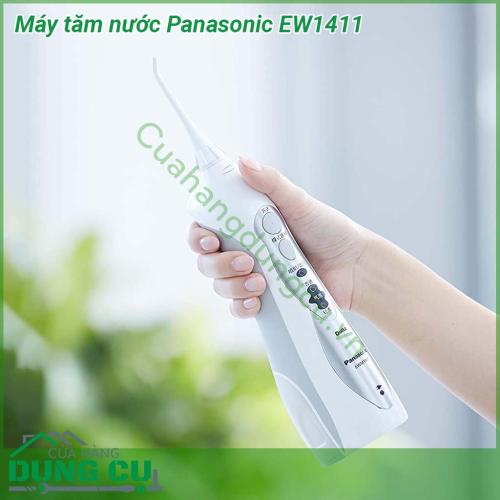 Máy tăm nước Panasonic EW1411 thiết kế tay cầm dễ cầm nắm tần số bơm lên đến 1 400 xung mỗi phút đế sạc không dây an toàn và tiện lợi mỗi lần sạc đầy dùng được liên tục 15 phút Máy sẽ giúp bạn làm sạch toàn bộ răng ngay cả những vị trí khó làm sạch nhất