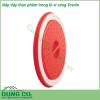 Nắp đậy thực phẩm trong lò vi sóng Tovolo được làm bằng nhựa và silicone an toàn không chứa BPA an toàn khi sử dụng trong lò vi sóng  Các lỗ nhỏ trên đỉnh nắp giúp hơi nước thoát ra ngoài lưu thông để ngăn ngừa sự tích tụ hơi nước