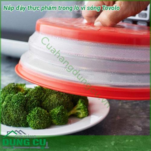 Nắp đậy thực phẩm trong lò vi sóng Tovolo được làm bằng nhựa và silicone an toàn không chứa BPA an toàn khi sử dụng trong lò vi sóng Các lỗ nhỏ trên đỉnh nắp giúp hơi nước thoát ra ngoài lưu thông để ngăn ngừa sự tích tụ hơi nước