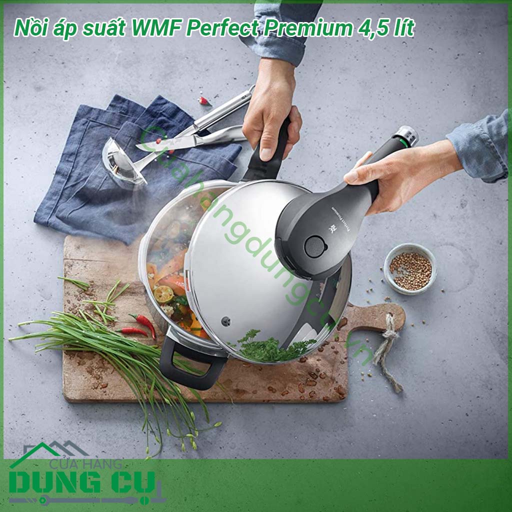 Nồi áp suất WMF Perfect Premium 4 5 lít được làm bằng thép không gỉ Cromargan 18 10 Cromargan giúp sản phẩm khá bền chống lại các va đập  Với 2 cấp độ nấu điều khiển bằng một núm vặn Phù hợp với bếp từ Có thể rửa bằng máy rửa bát an toàn
