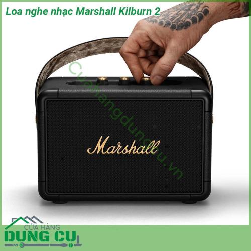 Loa nghe nhạc Marshall Kilburn 2 được thiết kế sang trọng cổ điển Sự kết hợp giữa da nhựa cao cấp và màn hình kim loại mang đến một tổng thể không chê vào đâu được Với trọng lượng 2 5kg cảm giác cầm rất chắc chắn thuận tiện cho bạn mang theo bất cứ đâu