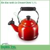 Ấm đun nước Le Creuset Demi 1 1 L được chế tạo từ thép carbon cao cấp Thiết kế có tính thẩm mỹ cao kiểu dáng cổ điển  Tay cầm cách nhiệt tốt  Còi báo hiệu khi nước đã sôi giúp bạn thoải mái làm việc khác trong khi chờ đợi ấm đun sôi nước