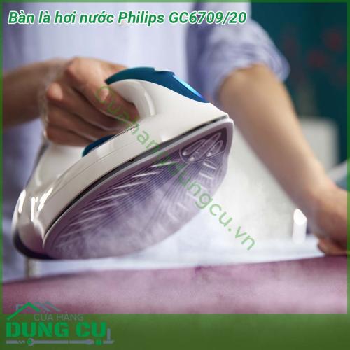 Bàn là hơi nước Philips GC6709 20 với công suất lên đến 2400W cùng lực phun hơi nước mạnh mẽ 180g Áp suất bơm tối đa 5 2 bar  Mặt bàn ủi được thiết kế thông minh với lớp gốm phủ T-ionicglide giúp chống xước tối đa với lớp oxit titan và hạn chế bám bẩn