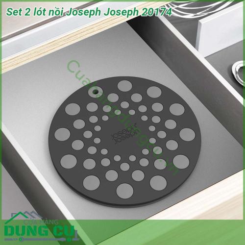 Set 2 lót nồi Joseph Joseph 20174 làm bằng chất liệu silicone chịu nhiệt giúp bảo vệ các bề mặt bàn mặt kính khỏi bị xước bị nứt vỡ vì nhiệt có thể xếp chồng vào nhau để cất gọn khi không sử dụng  