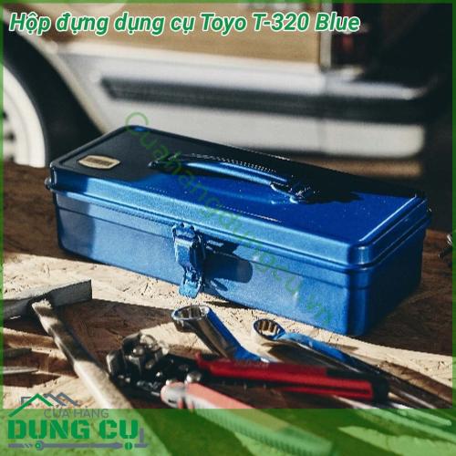 Hộp đựng dụng cụ Toyo T-320 Blue làm bằng thép không gỉ-không thấm nước và dễ lau chùi vệ sinh  Có 1 ngăn có thể tháo ra dễ dàng Có các khóa bằng kim loại chắc chắn và thuận tiện Tay cầm thuận tiện cho việc mang vác