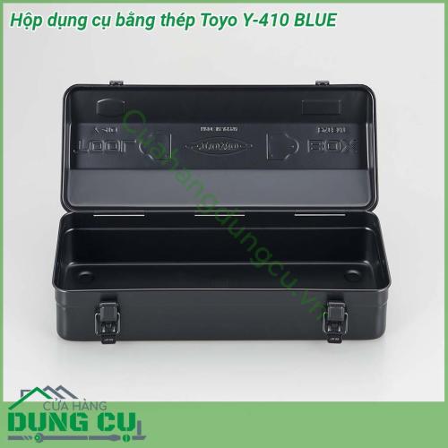 Hộp dụng cụ bằng thép Toyo Y-410 BLUE có thiết kế nhỏ gọn chắc chắn chịu lực cao Lớp sơn tĩnh điện khó trong bóc giữ bền màu của sản phẩm cũng giúp chống gỉ sét cho các dụng cụ được cất giữ bên trong rất hiệu quả Chốt chắc chắn tránh rơi đồ