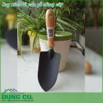 Bay xúc đất cán gỗ trồng cây