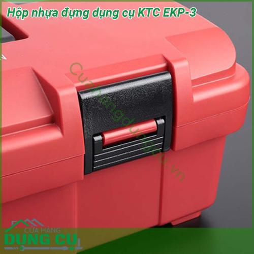 Hộp nhựa đựng dụng cụ KTC EKP-3 được làm từ nhựa cao cấp chịu lực tốt và có độ bền cao Ngăn đựng lớn và 1 khay giúp bạn lưu trữ được nhiều dụng cụ cần thiết hơn Tay cầm chắc chắn  có 2 chốt khóa bảo quản cất giữ sản phẩm không lo bị hư hỏng