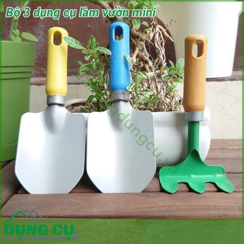 Bộ 3 dụng cụ làm vườn mini làm từ thép không gỉ và nhựa Màu sắc bắt mắt đáng yêu bé của bạn sẽ rất thích  Lưỡi xẻng vuông lưỡi rộng có thể xúc được nhiều đất khi làm việc Đầu cào có 3 răng và thưa làm đất tơi xốp bề mặt đất trồng sau khi cuốc xới