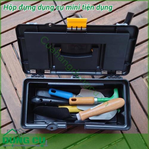 Hộp đựng dụng cụ mini tiện dụng làm từ chất liệu nhựa cao cấp  đảm bảo độ bền và chịu lực tốt  Khóa gài chắc chắn an toàn  Tay cầm thoải mái chắc chắn Ngăn đựng đồ rộng rãi  giúp bảo quản các thiết bị chỉ trong một hộp đựng đa năng và tiện dụng