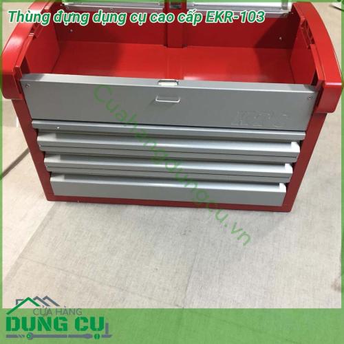 Thùng đựng dụng cụ cao cấp EKR-103 được làm bằng sắt phun tĩnh điện chống trầy xước và chống hóa chất ăn mòn  Thùng đựng đồ nghề gồm 3 ngăn kéo và 1 ngăn trên cùng giúp bạn có thể phân chia dễ dàng các loại dụng cụ riêng biệt