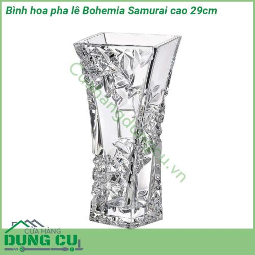 Bình hoa pha lê Bohemia Samurai cao 29cm được chế tác từ dòng pha lê cao cấp nhất của Bohemia có độ bền cao thiết kế đơn giản thanh lịch và phù hợp với trang trí để bàn cắm hoa hoặc trang trí phòng mang lại sự sang trọng và mới lạ cho không gian