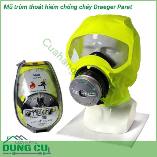 Mũ trùm thoát hiểm chống cháy Draeger Parat được thiết kế gọn nhẹ dễ dàng sử dụng van thở hướng ra giúp đẩy hơi nóng từ bên trong ra khỏi mặt nạ  Phần mũ trùm bên ngoài được làm bằng chất liệu vải mềm chống thấm nước và bụi chống đám cháy