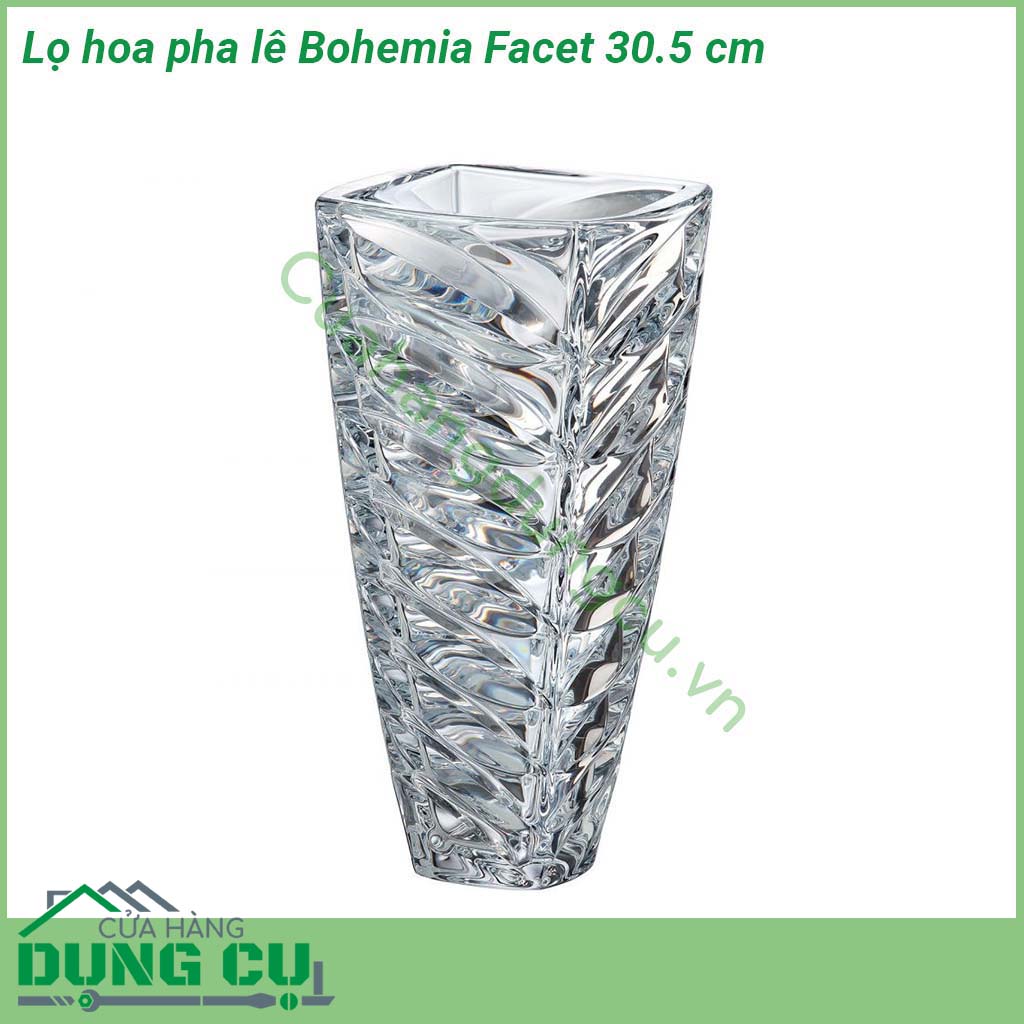 Lọ hoa pha lê Bohemia Facet 30 5 cm nổi bật bởi thiết kế tinh khiết và tươi sáng của thủy tinh pha lê kết hợp với đường nét xoắn tạo độ phản quang và nổi bật vô cùng Chất liệu pha lê không chì bền đường nét thiết kế đẹp tinh tế