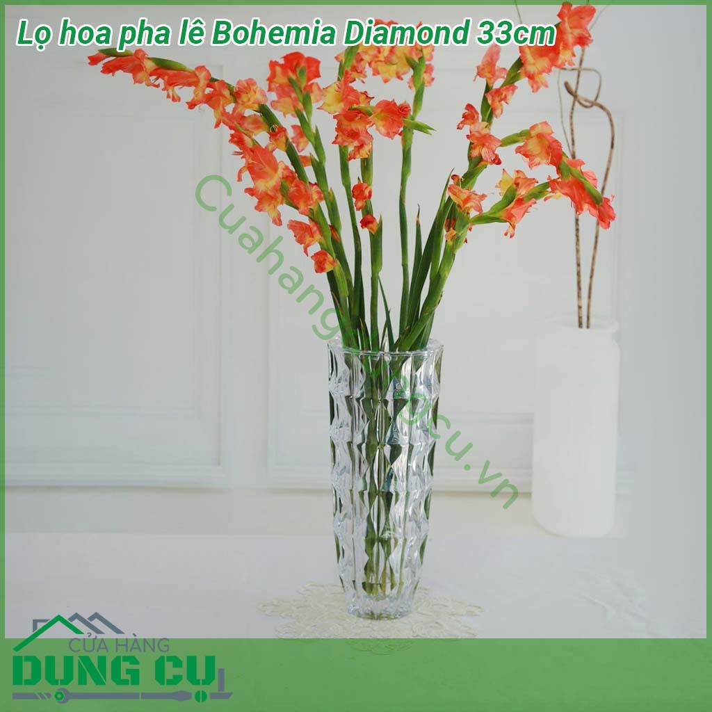 Lọ hoa pha lê Bohemia Diamond 33cm tinh khiết và tươi sáng của thủy tinh pha lê  có độ bền cao thiết kế đơn giản thanh lịch và phù hợp với trang trí để bàn cắm hoa hoặc trang trí phòng mang lại sự sang trọng và mới lạ cho không gian