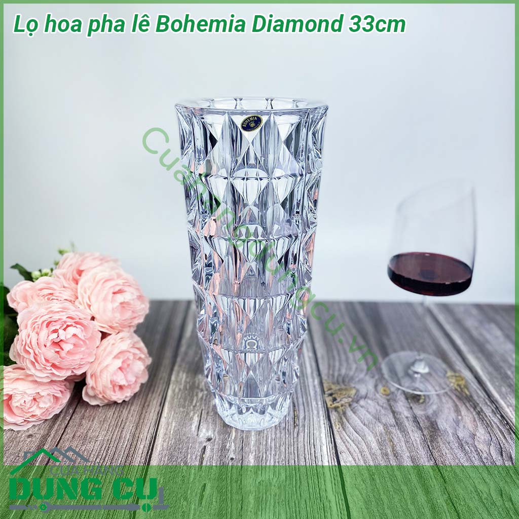 Lọ hoa pha lê Bohemia Diamond 33cm tinh khiết và tươi sáng của thủy tinh pha lê  có độ bền cao thiết kế đơn giản thanh lịch và phù hợp với trang trí để bàn cắm hoa hoặc trang trí phòng mang lại sự sang trọng và mới lạ cho không gian