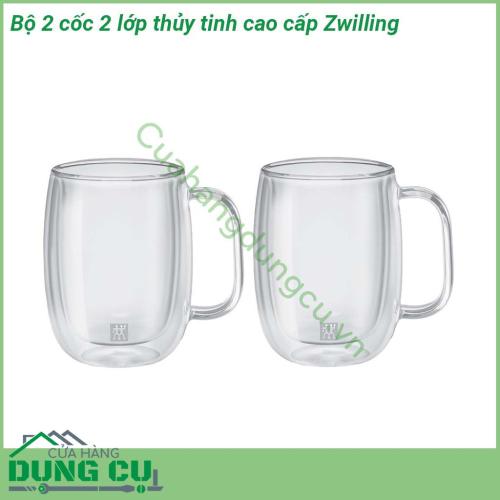 Bộ 2 cốc 2 lớp thủy tinh cao cấp Zwilling được thiết kế 2 lớp cách nhiệt có tay cầm Cốc được làm từ thuỷ tinh borosilicate an toàn cho sức khỏe của bạn Đây là hợp chất không chứa BPA chì hoặc chất độc nào khác trong quá trình sản xuất thuỷ tinh