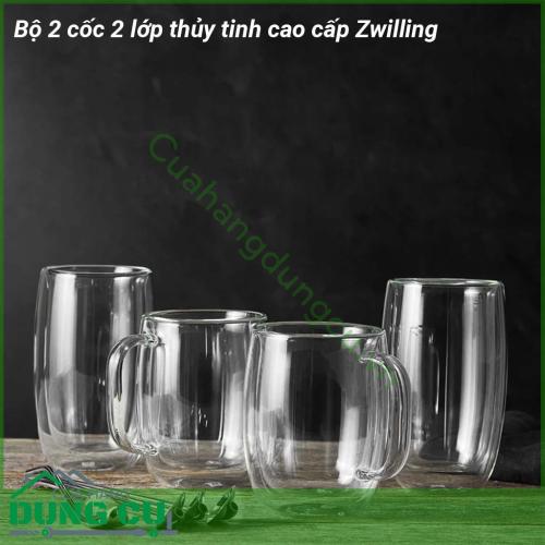 Bộ 2 cốc 2 lớp thủy tinh cao cấp Zwilling được thiết kế 2 lớp cách nhiệt có tay cầm Cốc được làm từ thuỷ tinh borosilicate an toàn cho sức khỏe của bạn Đây là hợp chất không chứa BPA chì hoặc chất độc nào khác trong quá trình sản xuất thuỷ tinh