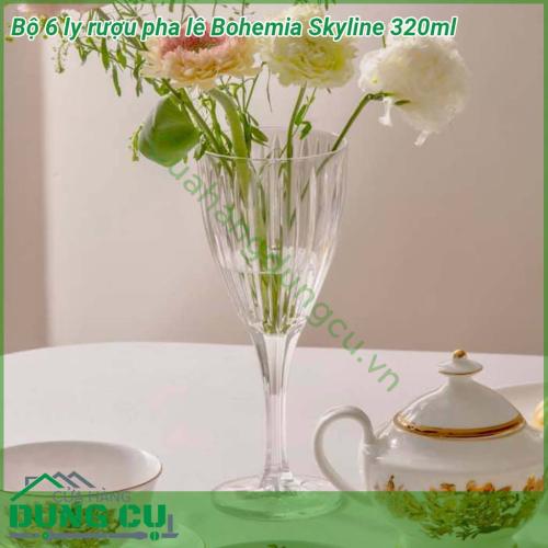 Bộ 6 ly rượu pha lê Bohemia Skyline 320ml đơn giản mà nổi bật bởi độ tinh khiết và tươi sáng của thủy tinh pha lê kết hợp với thiết kế hoạ tiết sang trọng lấp lánh tạo độ phản quang và thu hút ánh nhìn