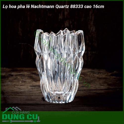 Lọ hoa pha lê Nachtmann Quartz 88333 cao 16cm được làm từ chất liệu pha lê không chì siêu bền màu sắc và độ sáng bóng không bị mai một với thời gian bề mặt pha lê có độ chịu lực tốt không dễ bị lực làm cho vỡ hoặc sứt mẻ  