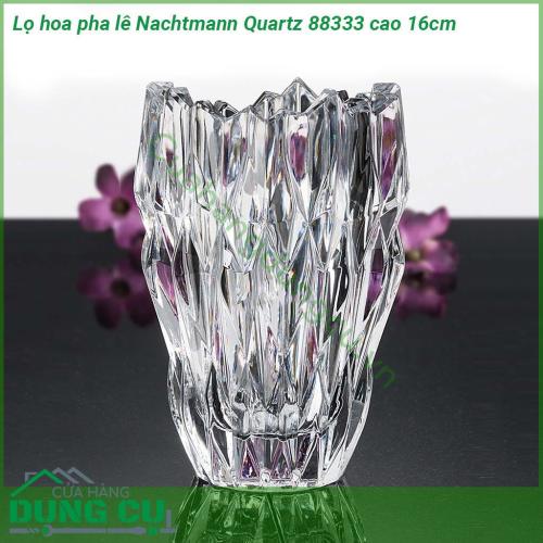 Lọ hoa pha lê Nachtmann Quartz 88333 cao 16cm được làm từ chất liệu pha lê không chì siêu bền màu sắc và độ sáng bóng không bị mai một với thời gian bề mặt pha lê có độ chịu lực tốt không dễ bị lực làm cho vỡ hoặc sứt mẻ  