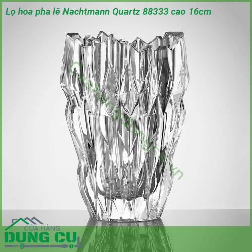 Lọ hoa pha lê Nachtmann Quartz 88333 cao 16cm được làm từ chất liệu pha lê không chì siêu bền màu sắc và độ sáng bóng không bị mai một với thời gian bề mặt pha lê có độ chịu lực tốt không dễ bị lực làm cho vỡ hoặc sứt mẻ  