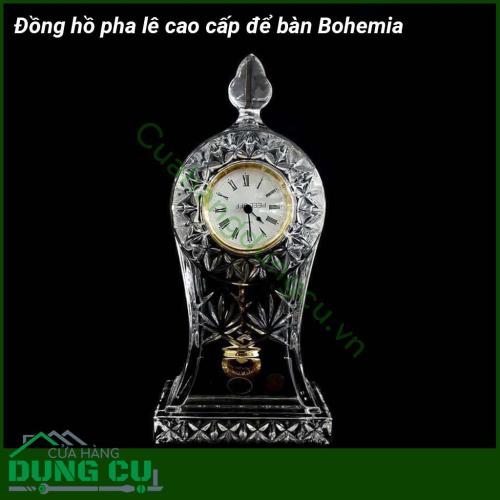 Đồng hồ pha lê cao cấp để bàn Bohemia được làm từ thủy tinh pha lê chất lượng cao được đánh giá cao về độ bền độ chống mài mòn và khả năng khúc xạ ánh sáng  Phần mặt đồng hồ được trang trí cầu kì bằng pha lê mài hình hoa cầu kì tinh xảo