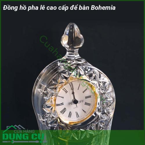 Đồng hồ pha lê cao cấp để bàn Bohemia được làm từ thủy tinh pha lê chất lượng cao được đánh giá cao về độ bền độ chống mài mòn và khả năng khúc xạ ánh sáng  Phần mặt đồng hồ được trang trí cầu kì bằng pha lê mài hình hoa cầu kì tinh xảo