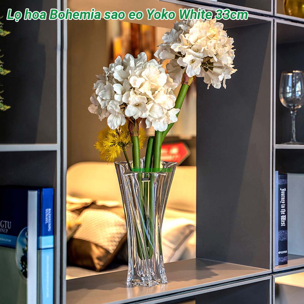 Lọ hoa Bohemia sao eo Yoko White 33cm nổi bật bởi thiết kế tinh khiết và tươi sáng của thủy tinh pha lê kết hợp với chi tiết thắt eo đắt giá cực đẹp  Lọ hoa Bohemia mang lại vẻ đẹp tinh khiết sa hoa từ mọi góc nhìn