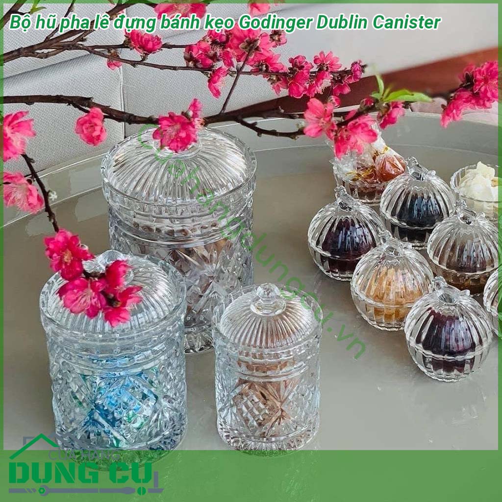 Bộ hũ pha lê đựng bánh kẹo Godinger Dublin Canister được tạo ra bởi những nhà thiết kế xuất sắc kiểu dáng hiện đại chất liệu là pha lê không chì có độ bền cao cầm nặng tay và sử dụng công nghệ chống vỡ xước và rạn nứt hiệu quả  