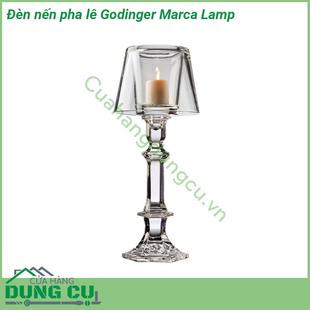 Đèn nến pha lê Godinger Marca Lamp được làm từ pha lê trong suốt thuần khiết không bọt bong bóng độ chiết quang cao bền và đẹp sử dụng làm vật trang trí hay thắp sáng tại bàn ăn bàn tiệc bàn làm việc hay góc decor của gia đình
